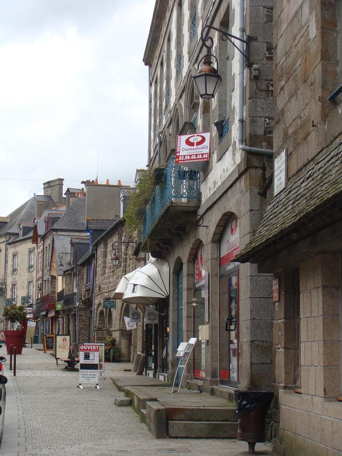 Chambres D'Hotes Le Petit Angle Saint-Broladre Exterior foto